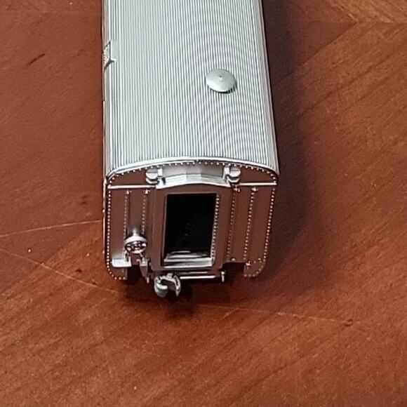 HO Scale Traub-Santa Fe Lightweight End Coach - Picture 10 of 11